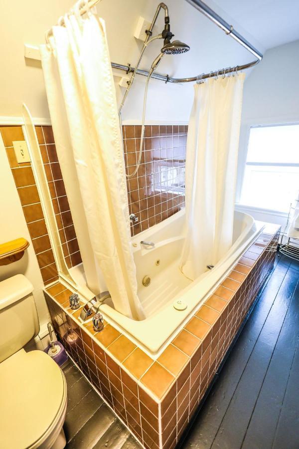 The Lunenburg Inn Bagian luar foto